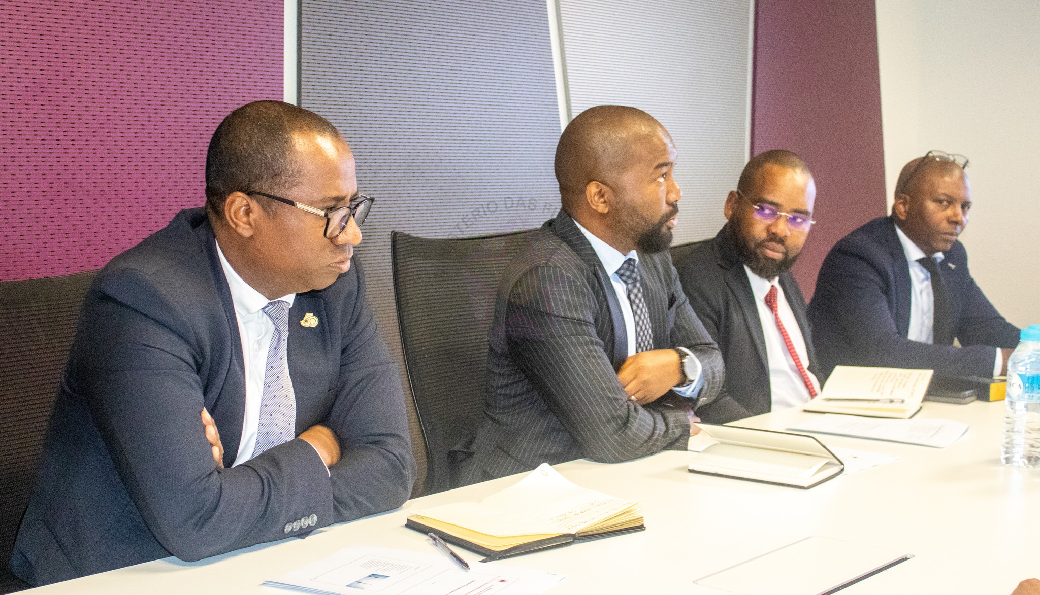 𝐌𝐈𝐍𝐈𝐒𝐓É𝐑𝐈𝐔 𝐅𝐈𝐍𝐀𝐍𝐒𝐀𝐒 𝐇𝐎 𝐁𝐀𝐍𝐊𝐔 𝐌𝐎𝐙𝐀𝐌𝐁𝐈𝐐𝐔𝐄 𝐅𝐀𝐇𝐄 𝐄𝐒𝐏𝐄𝐑𝐈É𝐍𝐒𝐈𝐀 𝐍𝐎 𝐊𝐎Ñ𝐄𝐒𝐈𝐌𝐄𝐍𝐓𝐔 𝐊𝐎𝐍𝐀-𝐁𝐀 𝐉𝐄𝐒𝐓𝐀𝐔𝐍 𝐅𝐔𝐍𝐃𝐔 𝐏𝐄𝐓𝐑𝐎𝐋Í𝐅𝐄𝐑𝐔